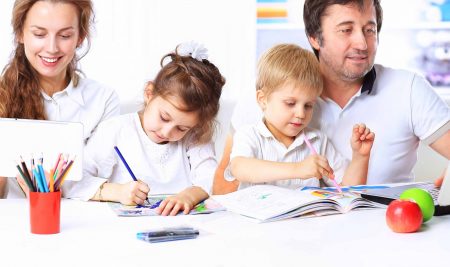 Ebeveynleri çocuklara İngilizce öğretme sürecine dahil etmek